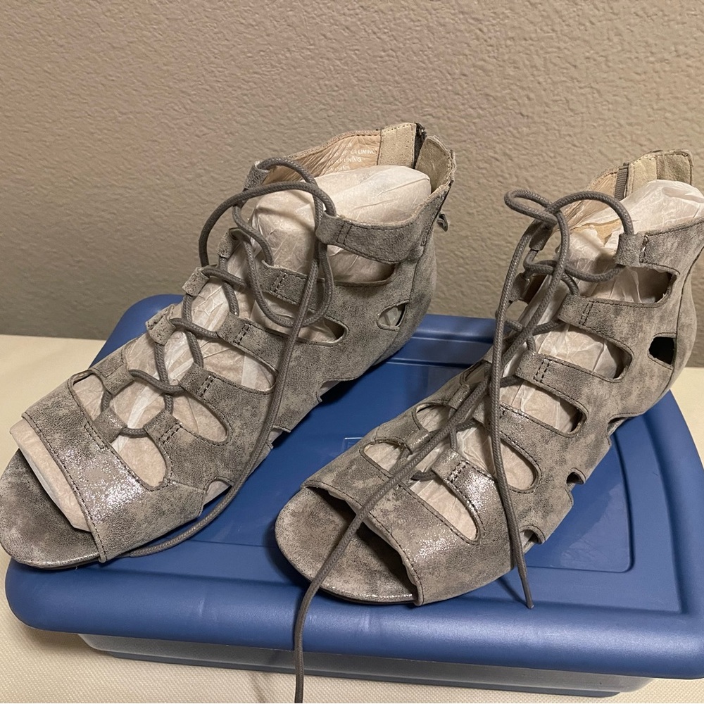 EARTHIES Roma Sandals